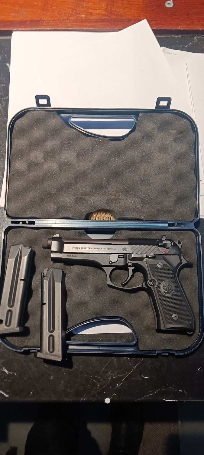CONSIGNMENT  BERETTA 92 FS 9mm EXC COND, CASED, 2 MAGS, THREADED BARREL, SN: H26475Z