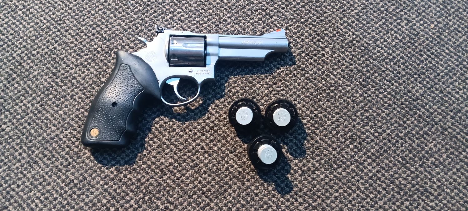 CONSIGNMENT TAURUS MOD 66 .357MAG 7 SHOT 103mm BARREL w/ 3x SPEED LOADERS USED SN: XJ226520