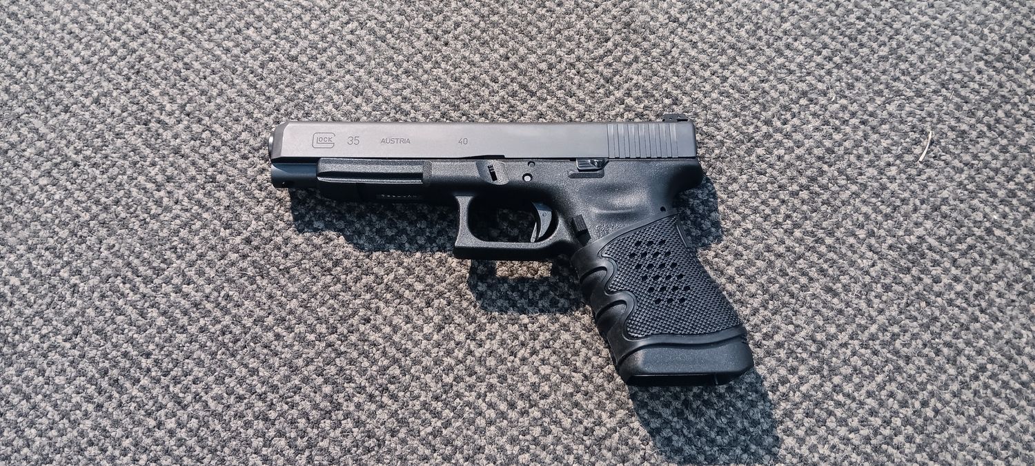 CONSIGNMENT GLOCK 35 GEN3 40S&amp;W w/ 2 MAGS USED SN: BXDT584