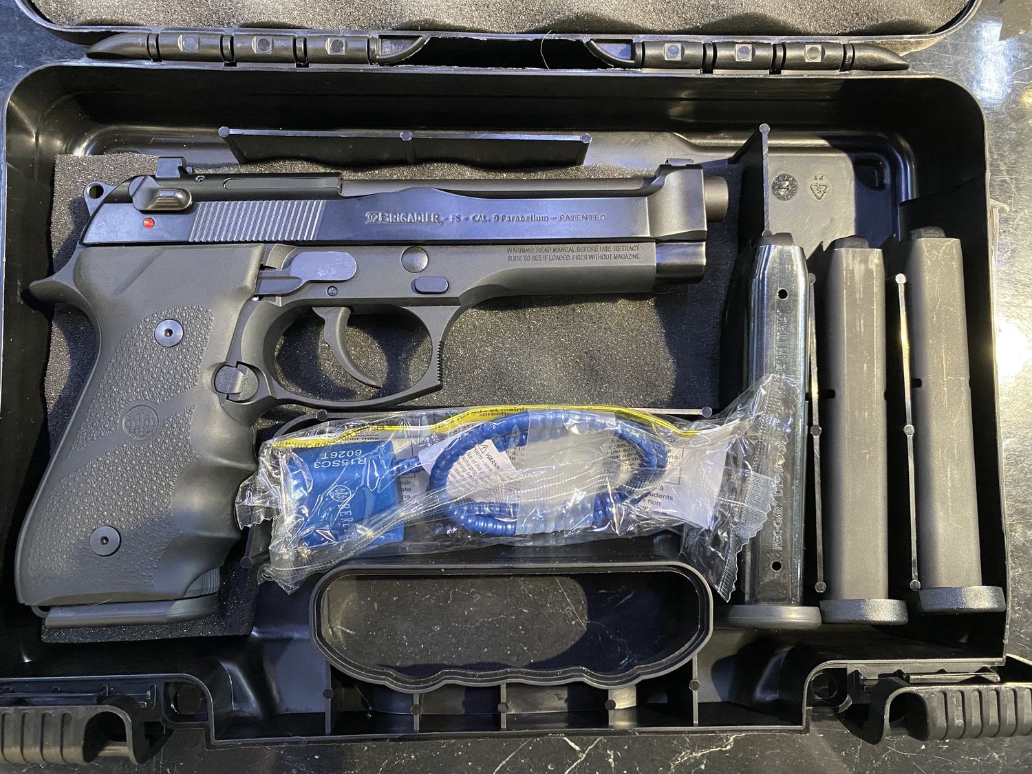 USED BERETTA 92 FS 9MM B/R 127MM 10RND W/ LOCK &amp; 3 MAGS, CASED / AS NEW SN: BER822507