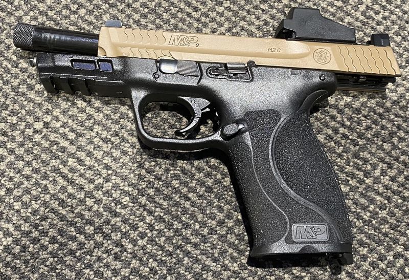 CONSIGNMENT USED SMITH & WESSON M&P9 9MM 10RND 123MM W/ RED DOT & 3 EXTRA GRIP SN: NKX7928