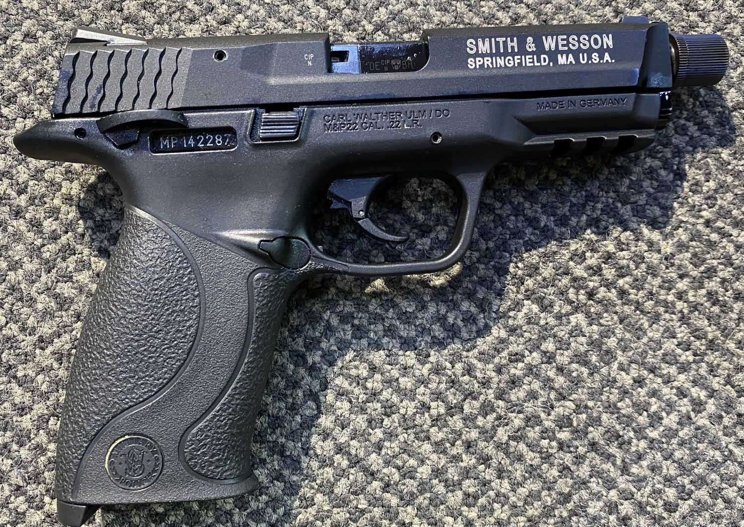 USED SMITH &amp; WESSON M&amp;P 22 .22LR 10RND  B/R 125MM CASED W/ 2MAG SN: MP142287