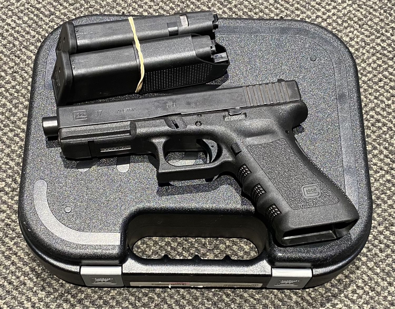 USED GLOCK 17 9MM 10RND B/R 123MM 2MAG CASED SN: BPGT737