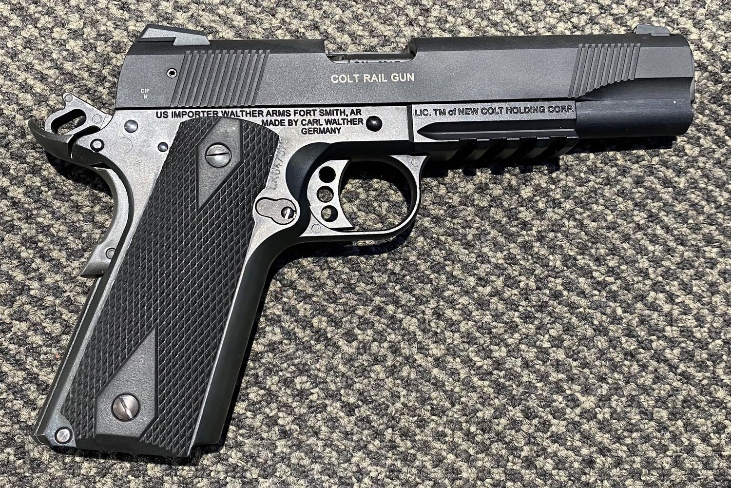 USED COLT RAIL GUN .22LR 10RND B/R 127MM 2MAG CASED SN: LK047579