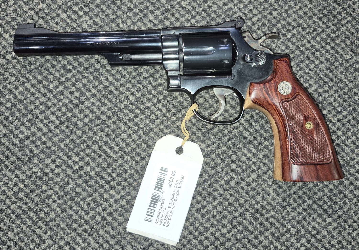 CONSIGNMENT SMITH AND WESSON 19 .357MAG - CASE, HOLSTER, GRIPS - S/N: 9K91667