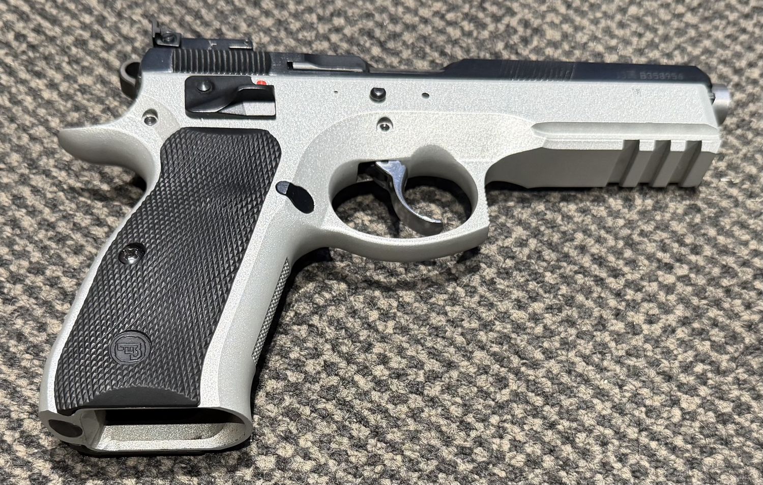Consignment CZ 75 9mm with x4 mags, belt and accesories - SN: B358956