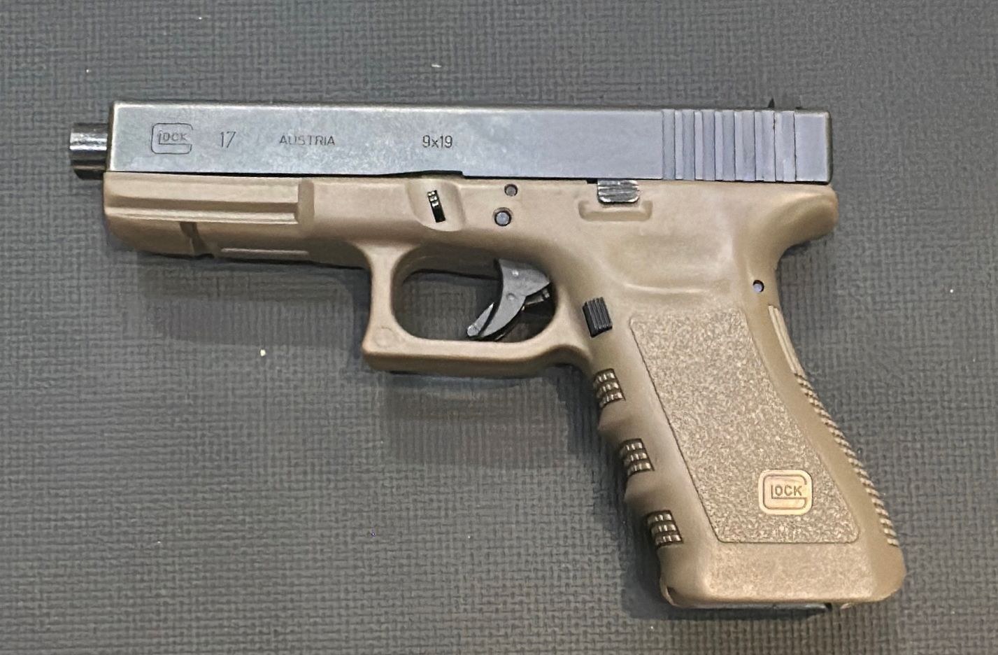Used Glock 17 Gen3 9mm Cased With x4 Mags - SN: HSL836
