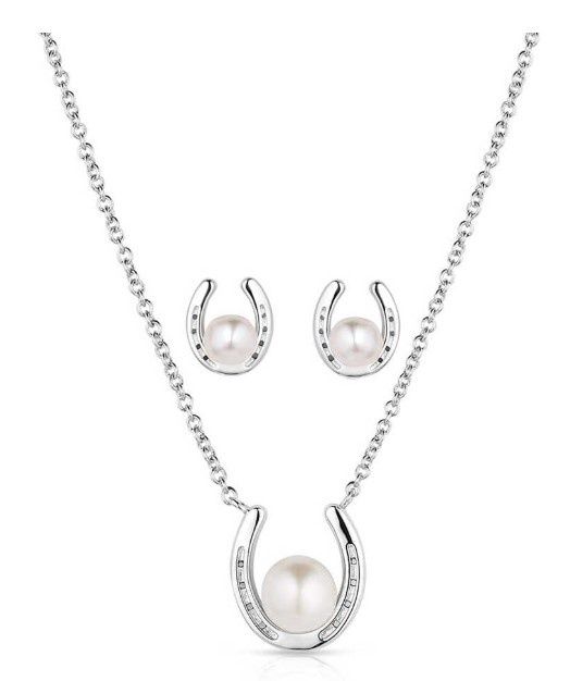 DELICATE EMBRACE PEARL JEWELLERY SET