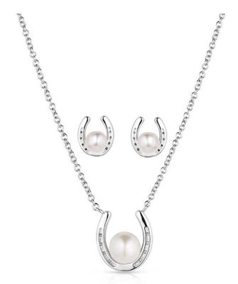 DELICATE EMBRACE PEARL JEWELLERY SET