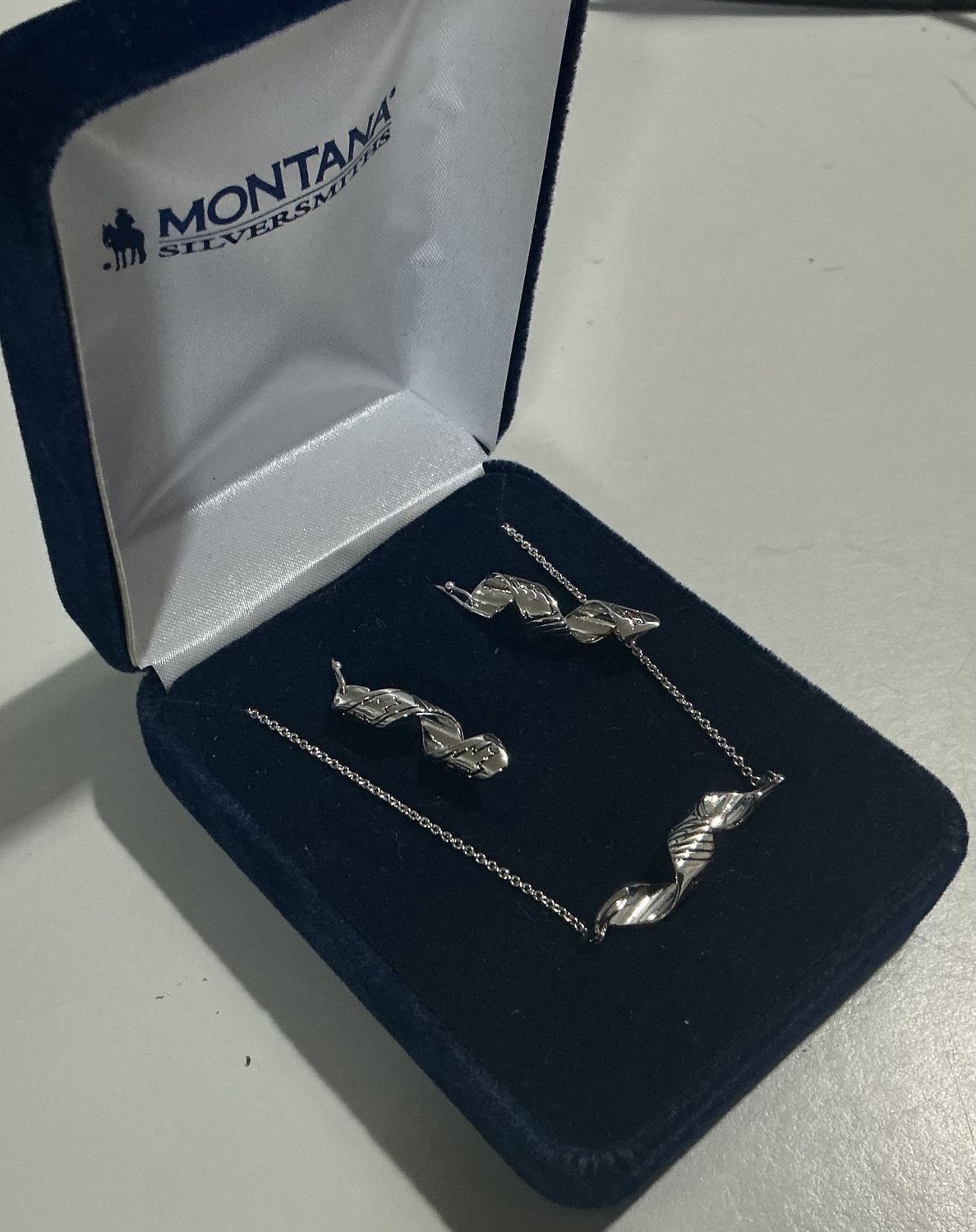 MONTANA JEWELLERY SET TWIST RIBBON.