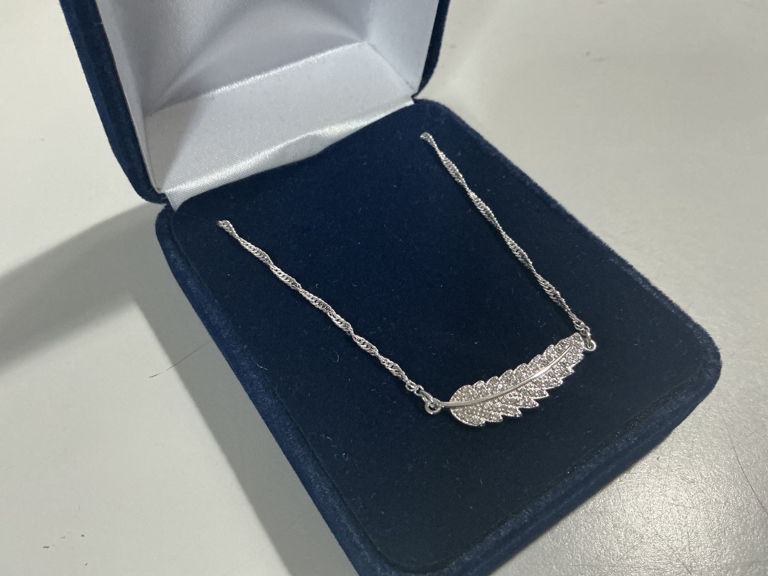 MONTANA FEATHER NECKLACE.