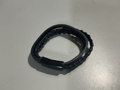 MONTANA STRONGER THAN EVER LEATHER BRACELET.