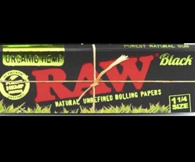 RAW Black rolling papers
