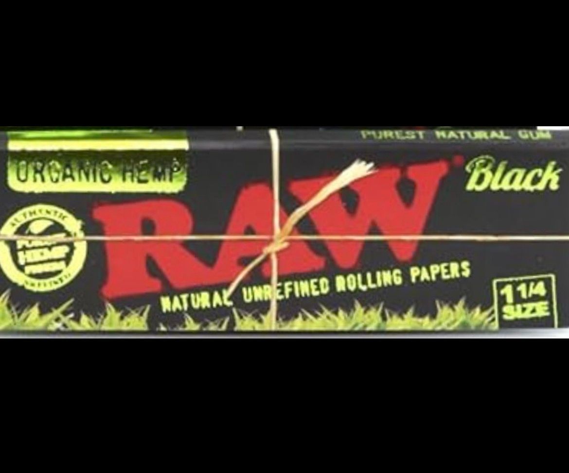 RAW Black rolling papers