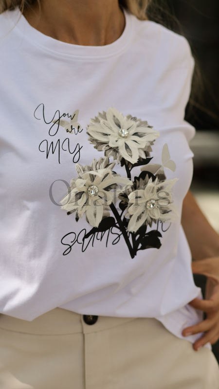 T-shirt flores beje e preto