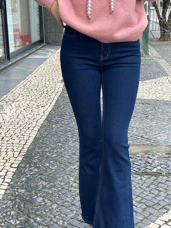 Calça jeans boca de sino