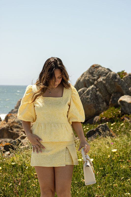 Top Yellow Elegance