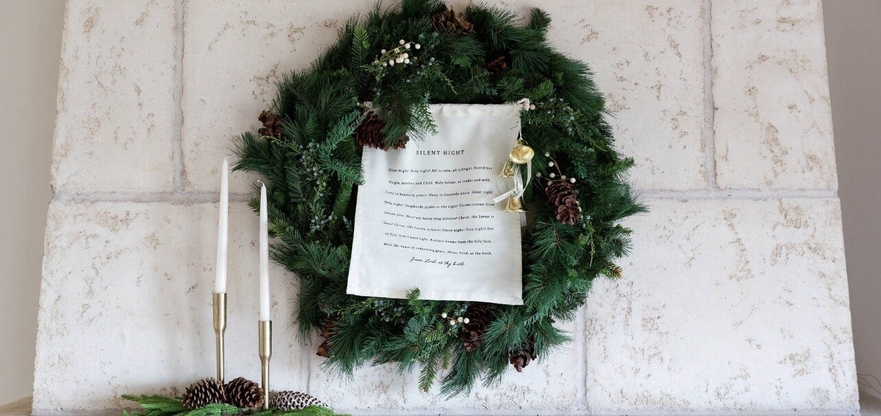 NAT927 - Silent Night Canvas Banner