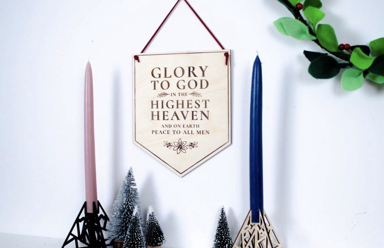 Glory to God wooden wall banner