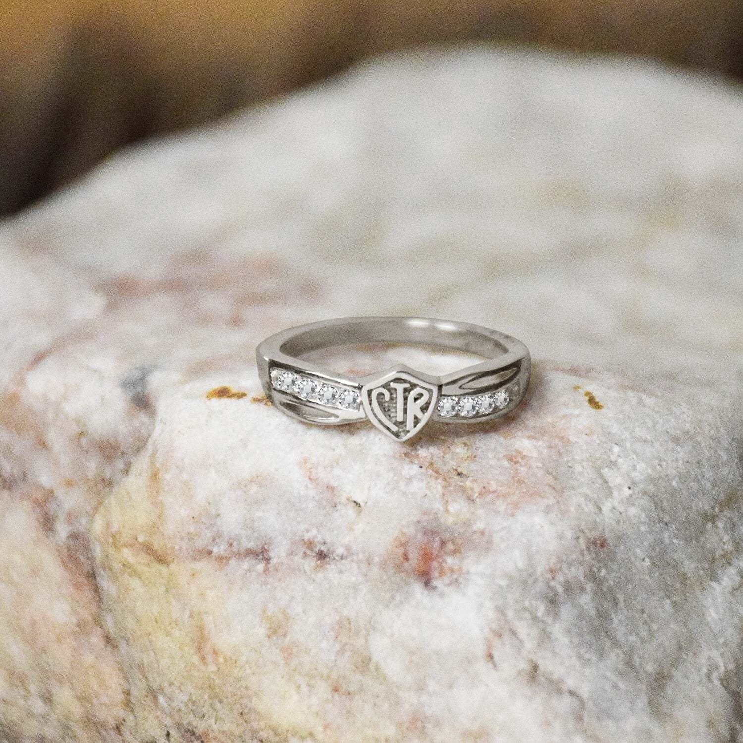 #126 CTR Bow Designer Ring - Serling Silver, Ring Size: 5