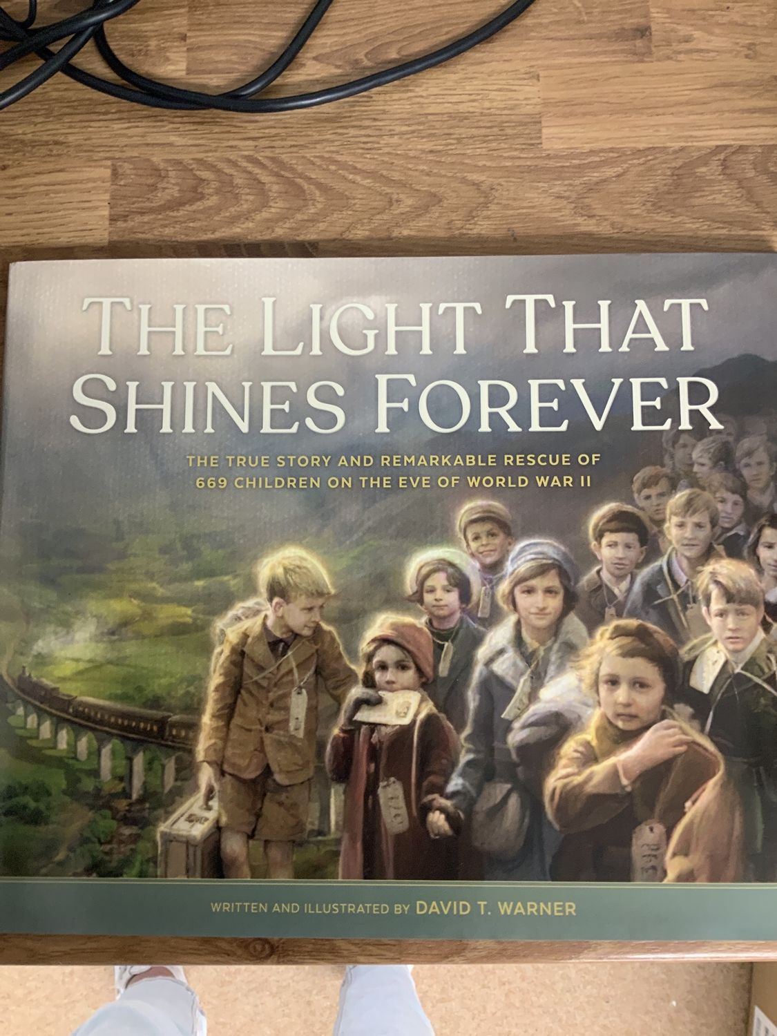 ***PRELOVED/SECONDHAND*** The Light That Shines Forever