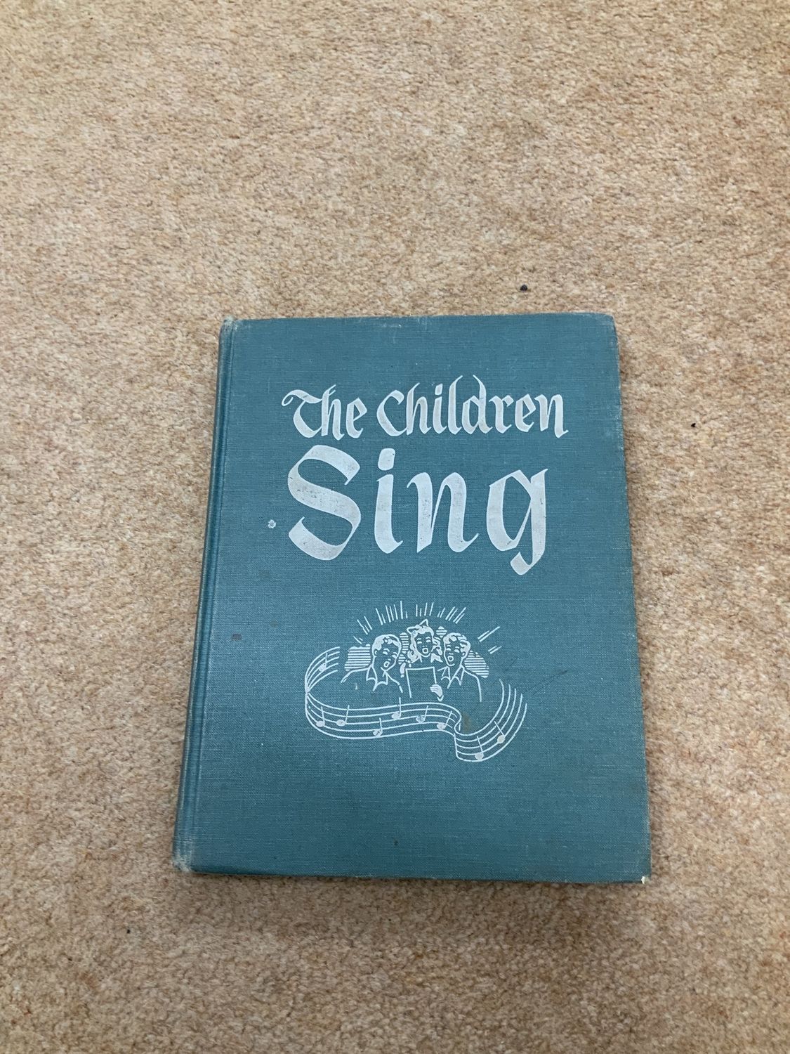 ***PRELOVED/SECONDHAND*** The Children Sing
