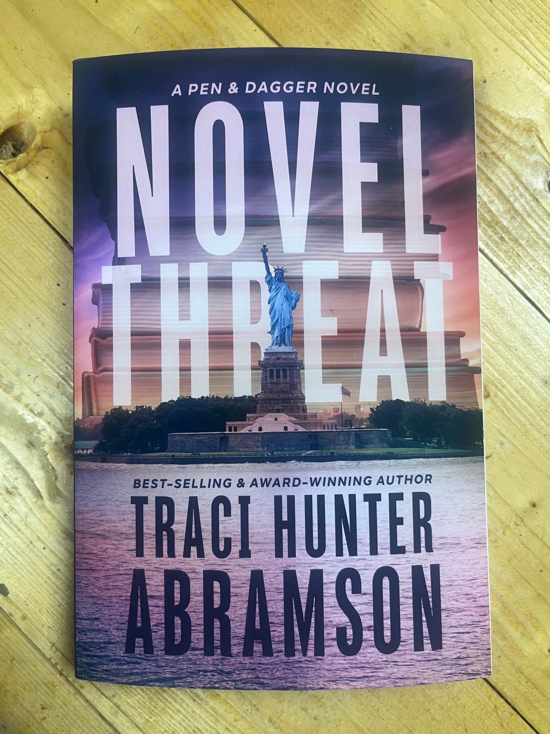 ***PRELOVED/SECOND HAND*** Novel Threat. by Traci Hunter Abramson