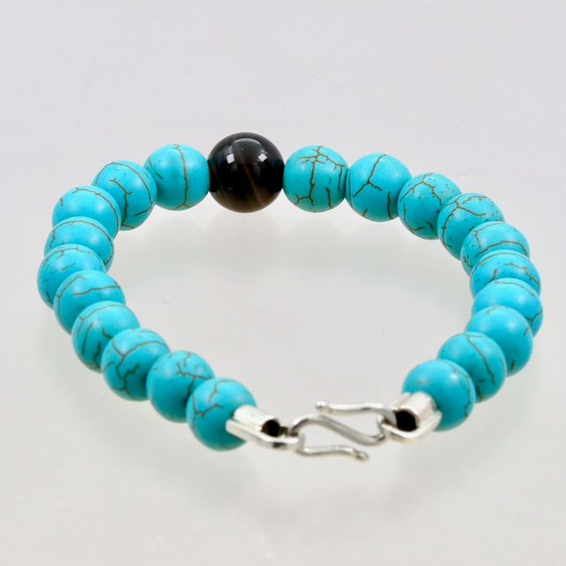 Handmade healing bracelet with 20 Blue Agate beads and 1 Black Onyx bead, silver lobster clasp, 8mm crystals.