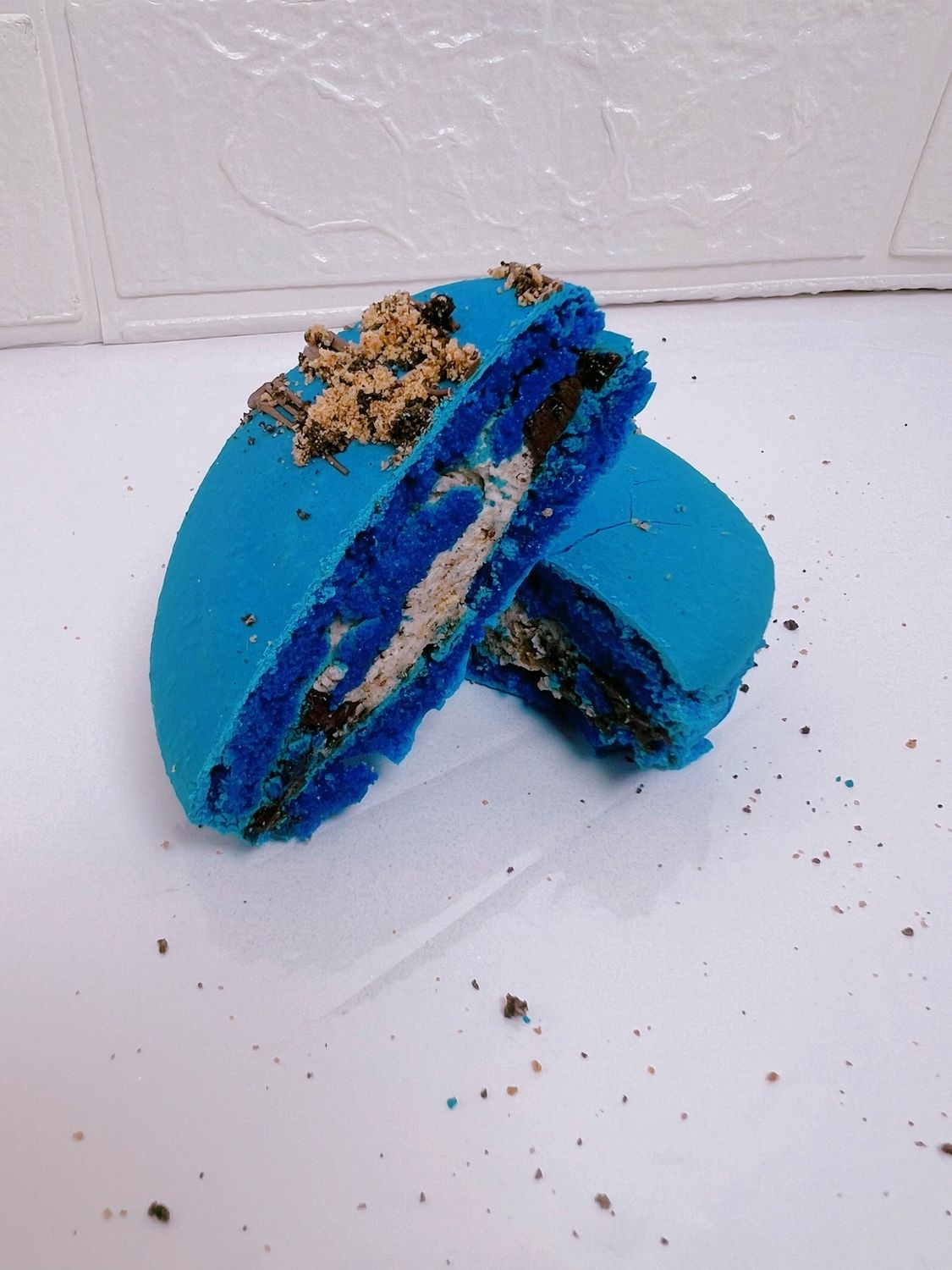 Jumbo Cookie Monster Macaron