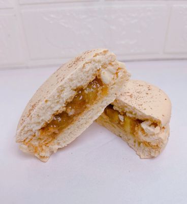Jumbo Apple Pie Macaron