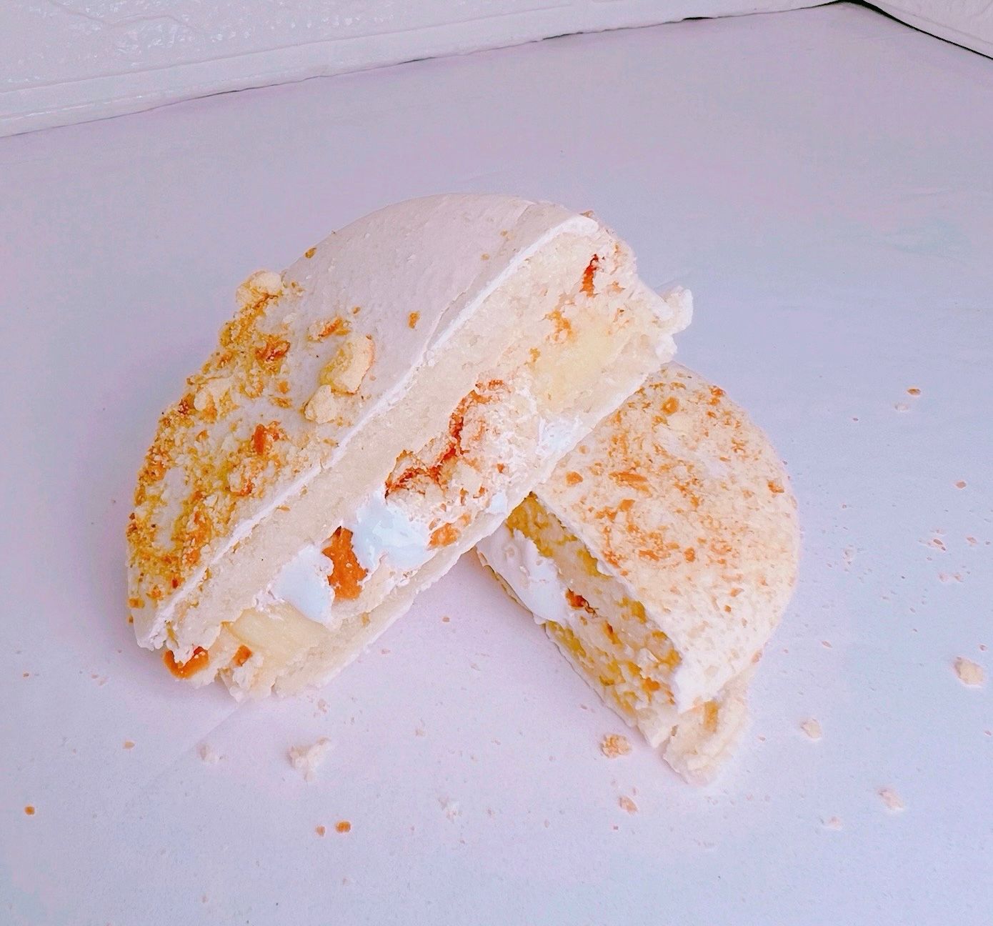 Jumbo Banana Pudding Macaron