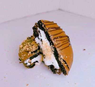 Jumbo S’more Macaron