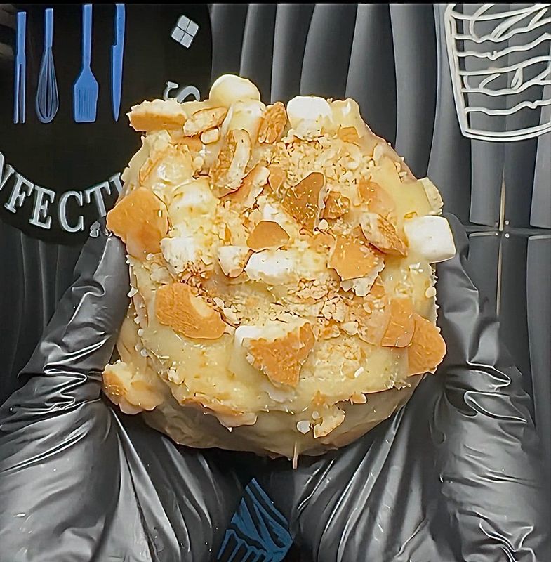 Banana Pudding Cinnamon Roll