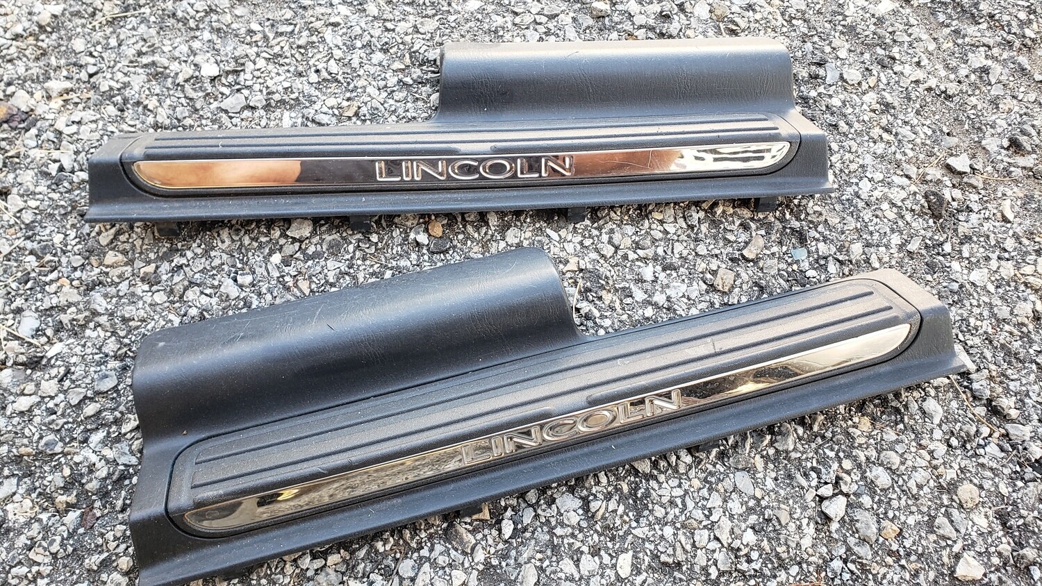 2002-2003 Lincoln Blackwood Rear Door Sill Trim