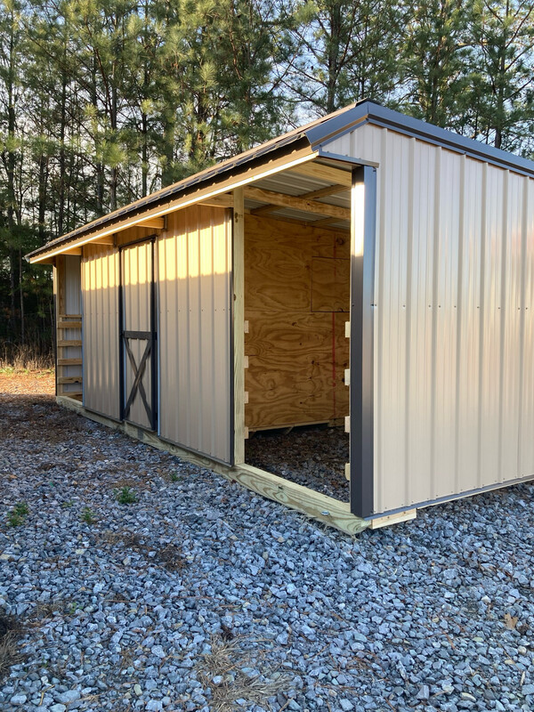 8x27 MINI BARN WITH CENTER FEED ROOM