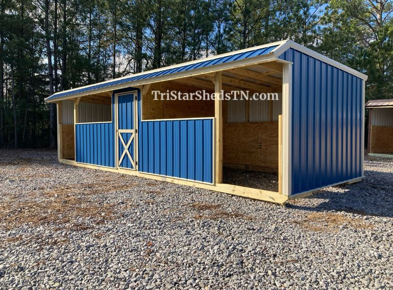 10x27 TWO STALL BARN. HALF WALLS. CENTER FEED ROOM
