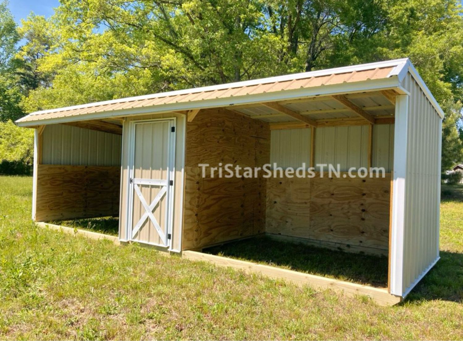 8x24 Double Run In Barn. Center Feed Room