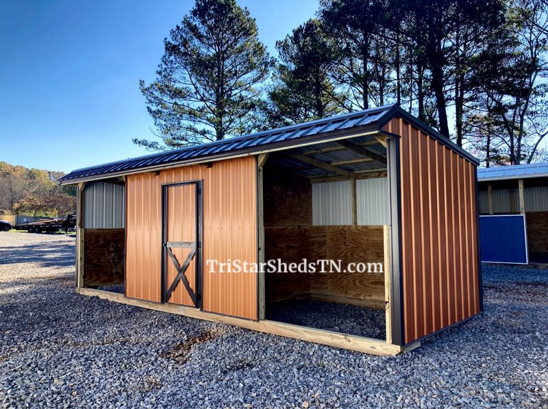 Double Run In Shed. Center Feed Room