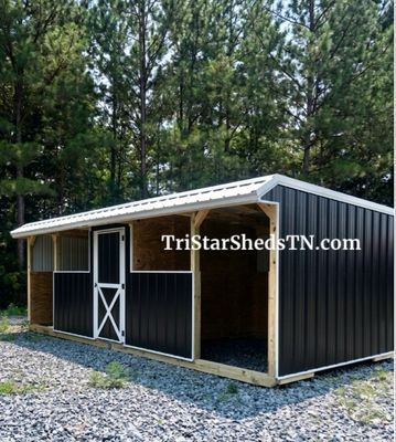 10x24 TWO STALL BARN. HALF WALLS. CENTER FEED ROOM