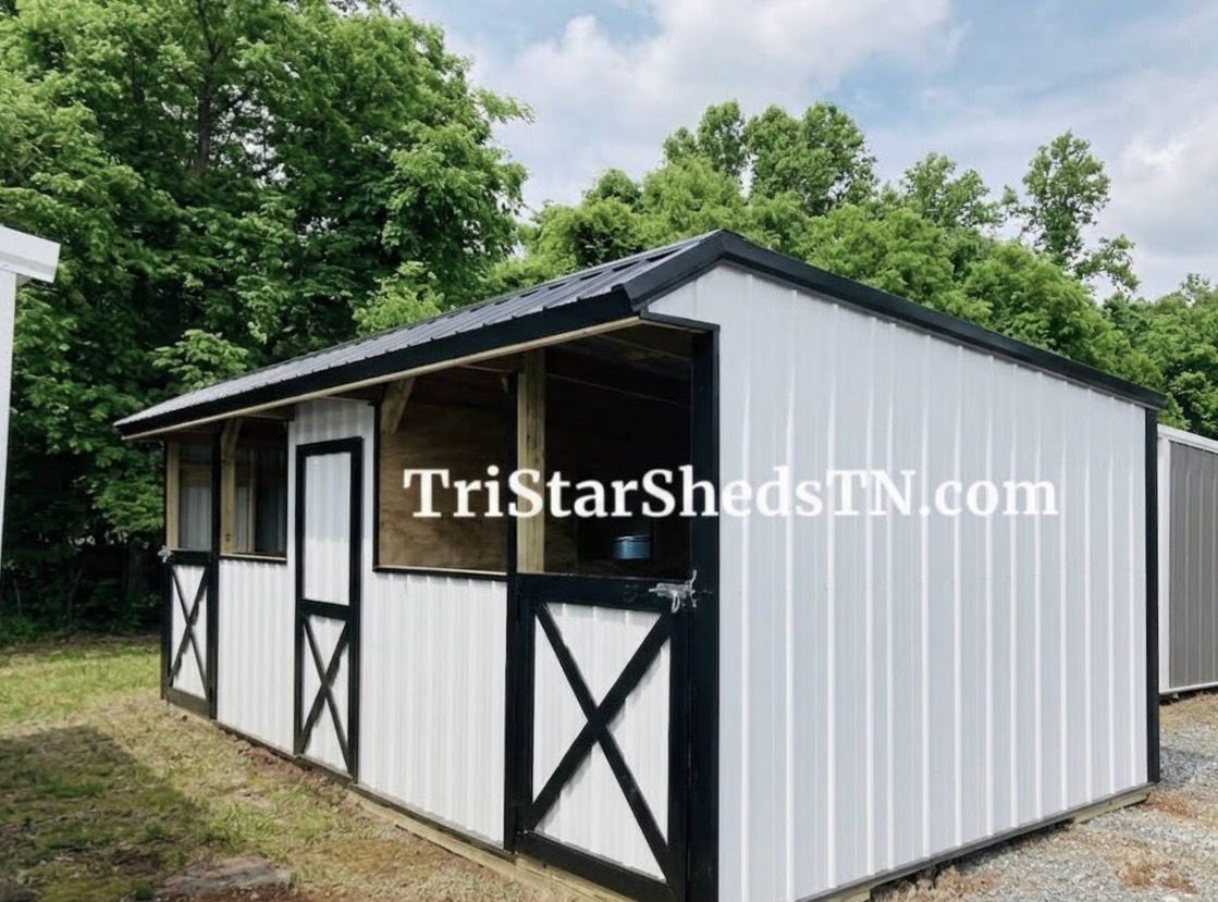 10x24 DELUXE TWO STALL BARN. CENTER FEED ROOM