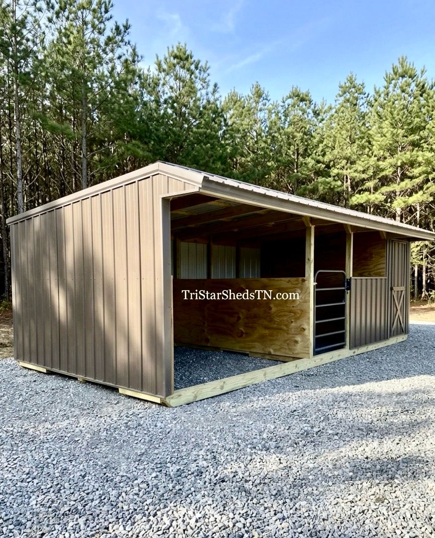 10x27 MULTI USE BARN. Stall &amp; Open Run in With Feed Room