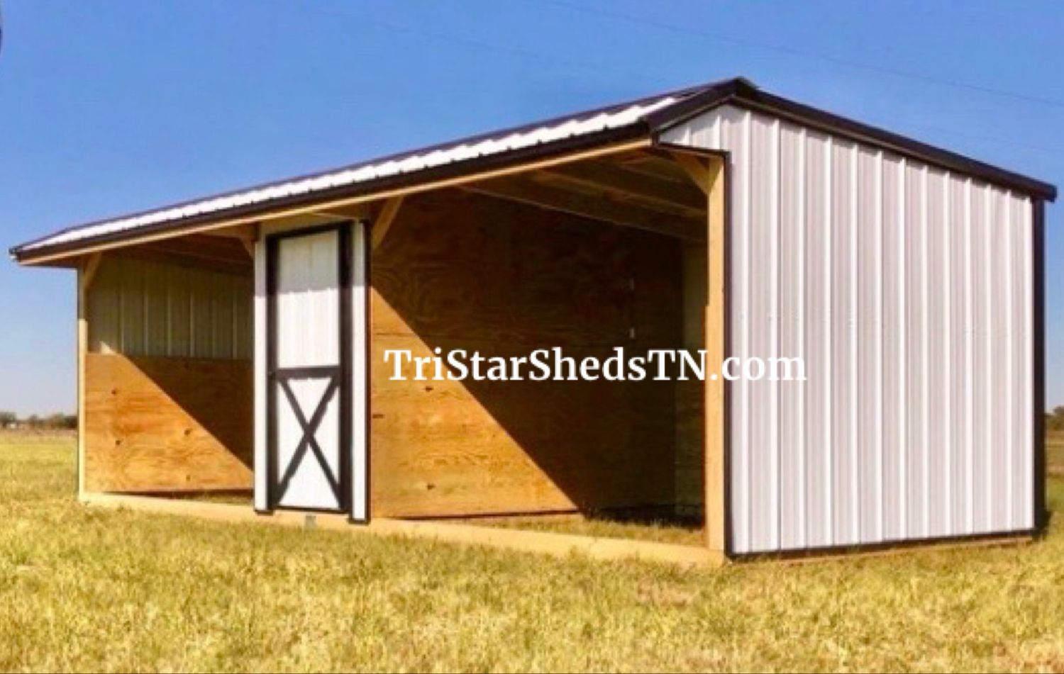 CUSTOM 10x30 BARN. Center Feed Room