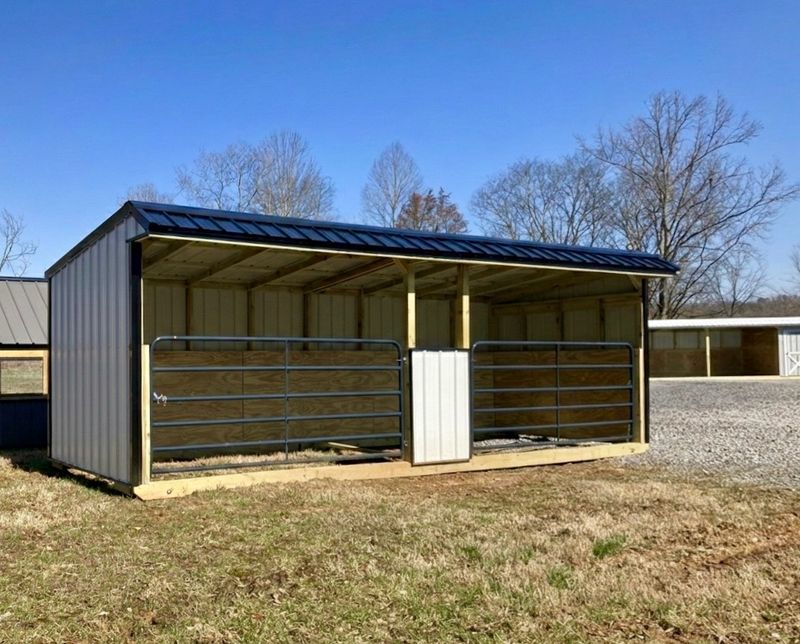8x24 RUN IN SHED With Tube Gates