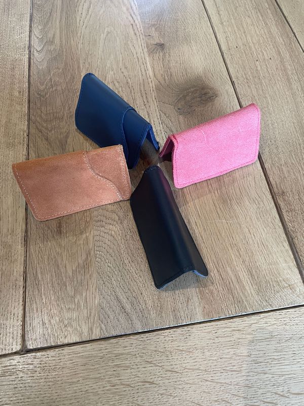 PORTE CARTES EN CUIR