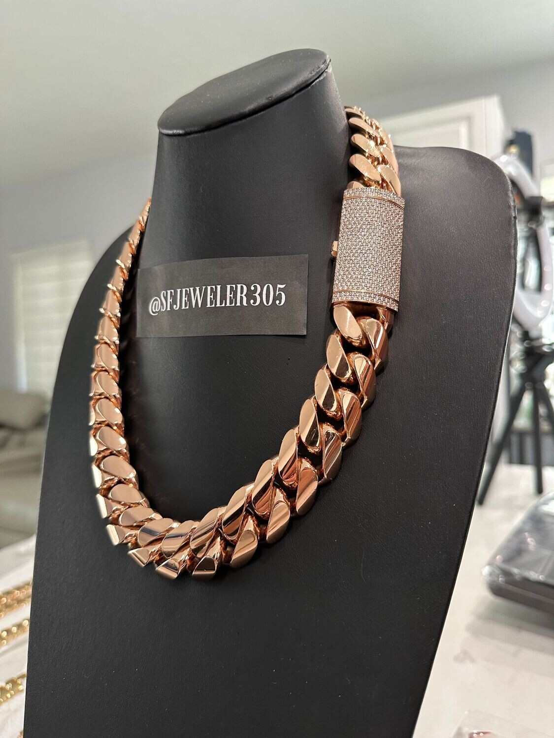 28MM 14KT GOLD OVER SILVER CUBAN LINK CHAIN + VS1 MOISSANITE LOCK
