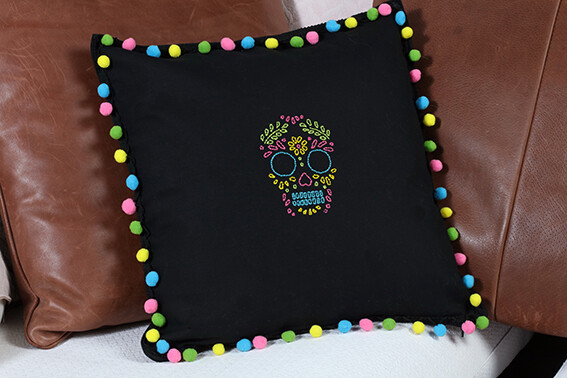 Housse de coussin mort motif tête de mort colorée