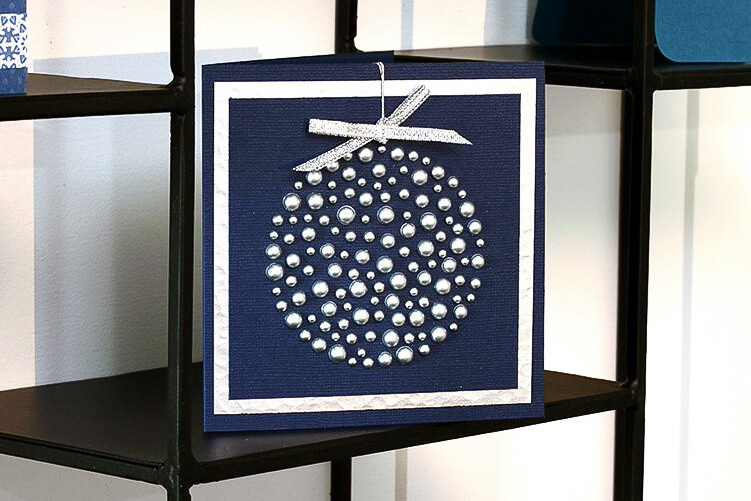 Carte de voeux carrée avec boule en perles