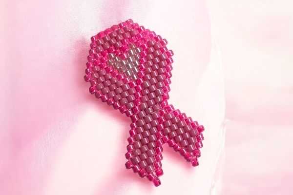 Broche 'Ruban rose'