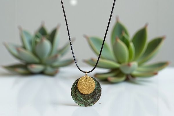 Pendentif ‘Cercle caméléon’