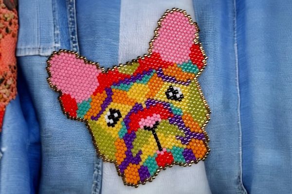 Broche Bull